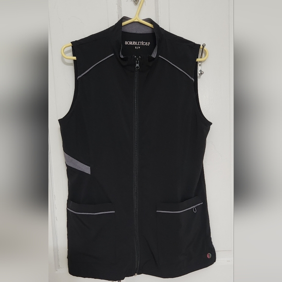*NWT* Sleeveless Scrubletics Top - Picture 1 of 3